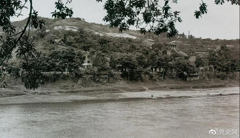 1935年3月16日至17日，紅一方面軍三渡赤水的渡口之一——茅台渡口。