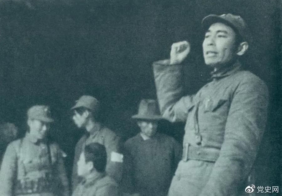 1939年2月23日，周恩來到皖南新四軍軍部，傳達中央關於新四軍向北向敵后發展的方針。