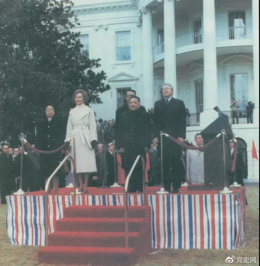 1979年1月29日至2月5日，鄧小平應卡特總統邀請正式訪問美國。