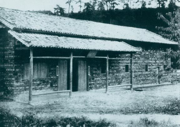 1929年1月4日から6日にかけて、毛沢東は寧岡県柏露村で境界党、団特委と紅四、五軍軍事委員会、各県県委員会の責任者合同会議を主宰した。写真は柏露会議の会場。