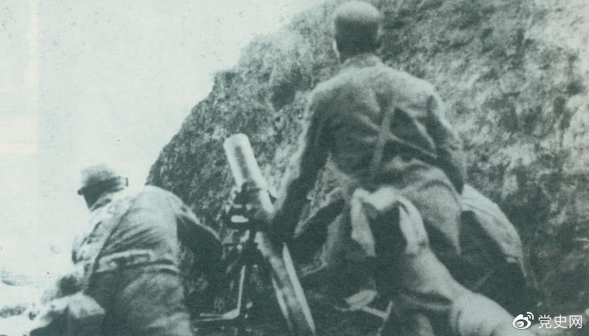 1940年8月，八路軍在總司令朱德、副總司令彭德懷的指揮下，向華北敵佔交通線和各據點發動了大規模進攻戰役，即“百團大戰”。