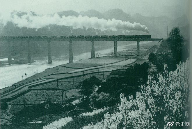 1972年10月13日、湘黔鉄道が全線開通したことにより、西南地区に通路が1本増え、西南地区と湖南省から華東地区までの距離が大幅に短縮された。