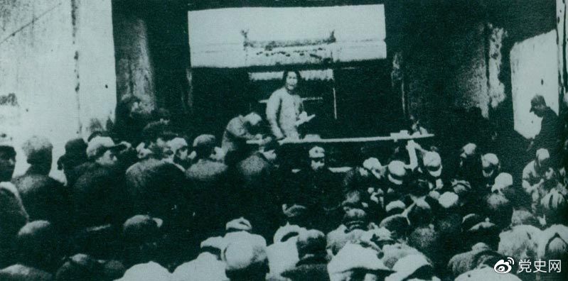 1935年12月27日、毛沢東は陝北瓦窯堡党の活動家会議で「日本帝国主義に反対する策略について」報告を行った。