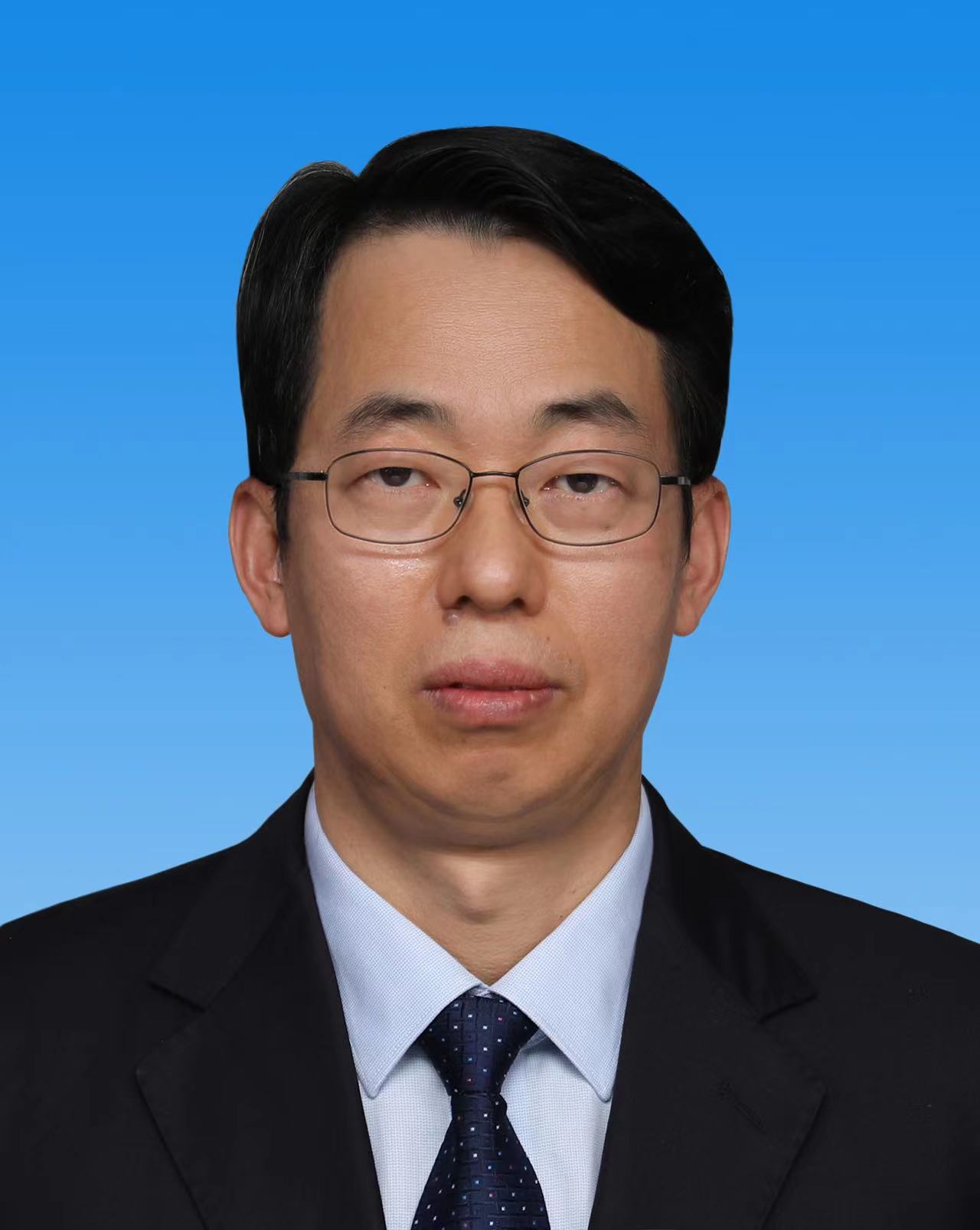 季正聚 (中央党史和文献研究院副院长、中央编译局局长)
季正聚,中央党史和文献研究院副院长、中央编译局局长,研究员。全国宣传文化系统“四个一批”人才,高层次人才特殊支持计划哲学社会科学领军人才,享受国务院政府特殊津贴。担任国家社科基金学科评审组专家,国家教材专业委员会委员。
长期从事马克思主义基本理论、国际共产主义运动史和世界社会主义、马克思主义发展史、党的建设、中国特色社会主义等方面的研究工作。先后出版《列宁传》《国家至要——当代国家政治安全新论》《当代世界与社会主义前沿学术对话》《中国共产党党内民主理论与实践研究》等著作,曾主持多项国家社科基金、马克思主义理论研究和建设工程重大项目。公开发表理论文章百余篇,30多篇被《新华文摘》《人大复印报刊资料》等转载,两项作品荣获中国新闻奖。