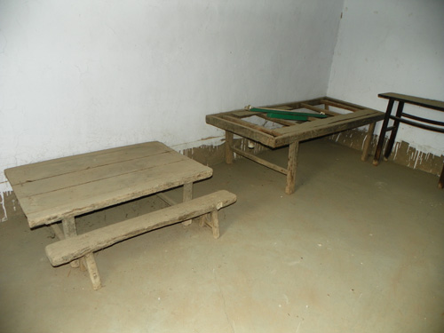 平陰縣委舊址紀念館第一展室內一角