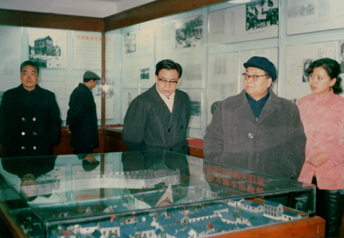 中共山東省黨史陳列館（圖為高克亭、賀國強參觀黨史陳列館）