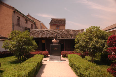 卓蘭芳紀念館庭院
