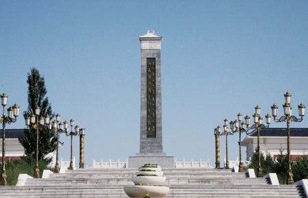 乌兰浩特烈士陵园内的人民解放战争烈士纪念碑