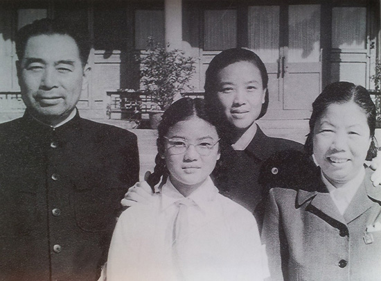 1952괺ܶӱͬ־½譼Ů½