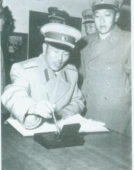 1956年邓华率领中国军事代表团访问南斯拉夫和保加利亚时在南斯拉夫参观题词