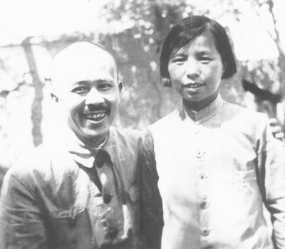 1937年8月15日,任弼时与陈琮英在陕北