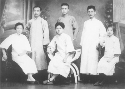 1927年秋,任弼时等在武汉