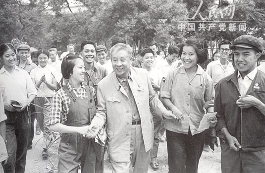 ���ȴ�ѧ����У���γ�־�뻪��ѧ����һ��