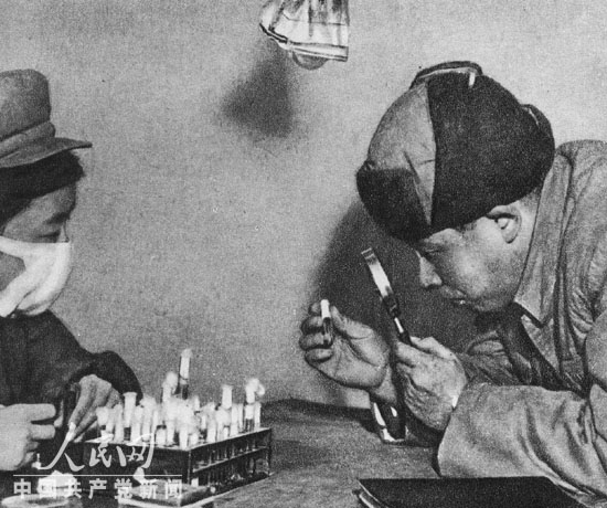 1952年,廖承志在朝鲜战场。