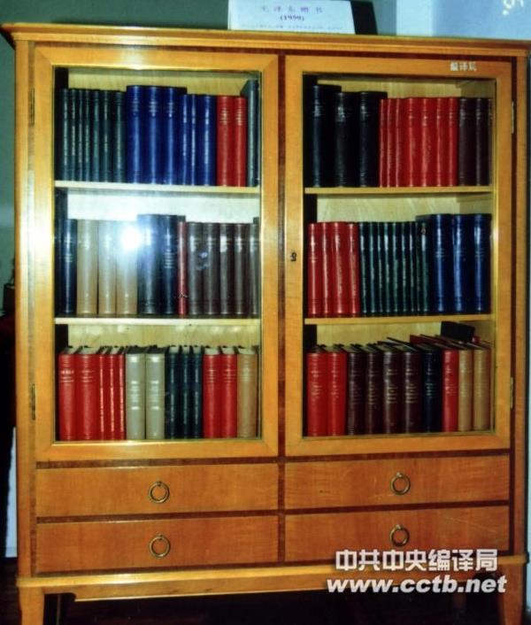 毛主席贈書簡介