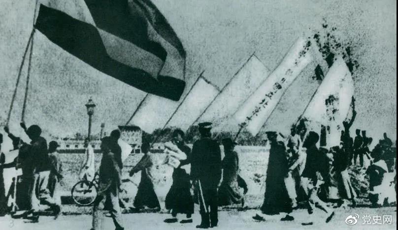 1919年5月4日，北京爆發學生反帝愛國運動。這是北京大學學生的示威游行隊伍。