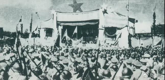 1950年5月19日，人民解放軍解放舟山群島。圖為舟山軍民舉行慶祝解放大會。