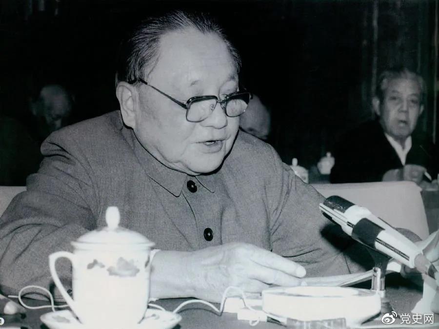 1985年3月7日，鄧小平在全國科技工作會議上發表講話。