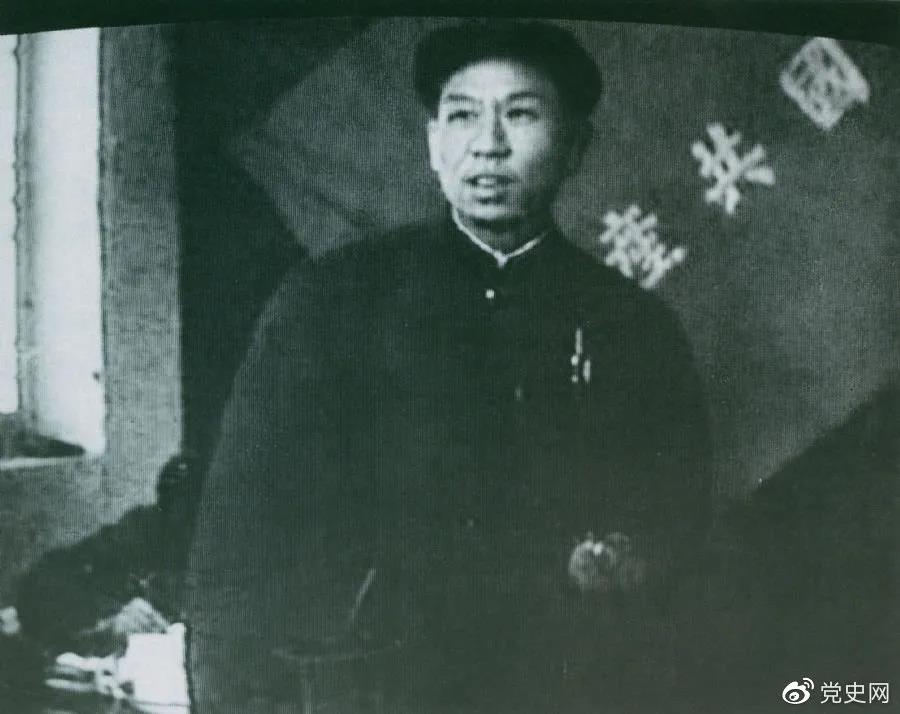 1949年3月，劉少奇在中共七屆二中全會上發言。