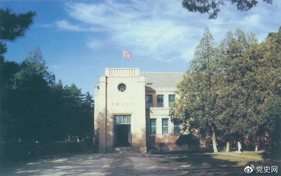 楊家嶺革命舊址，位於延安城西北約3公裡，是中共中央1938年11月至1947年3月的所在地。