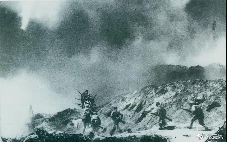 1948年2月28日至3月3日，西北野戰軍發起宜川戰役，殲滅國民黨軍2.9萬余人，取得了轉入外線作戰后的第一個大勝利。圖為部隊攻佔瓦子街。 