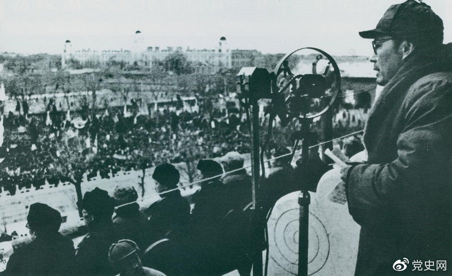 1949年2月12日，葉劍英在慶祝北平和平解放大會上發表講話。