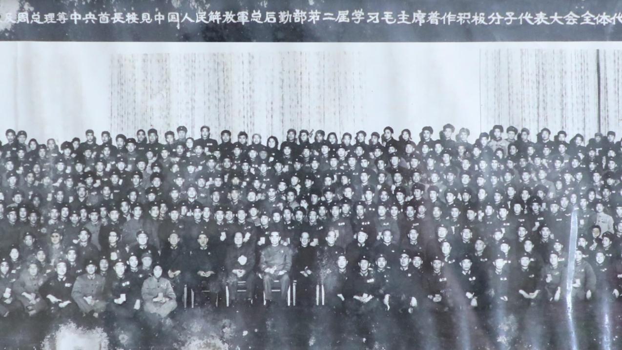 一张与毛主席的珍贵合影