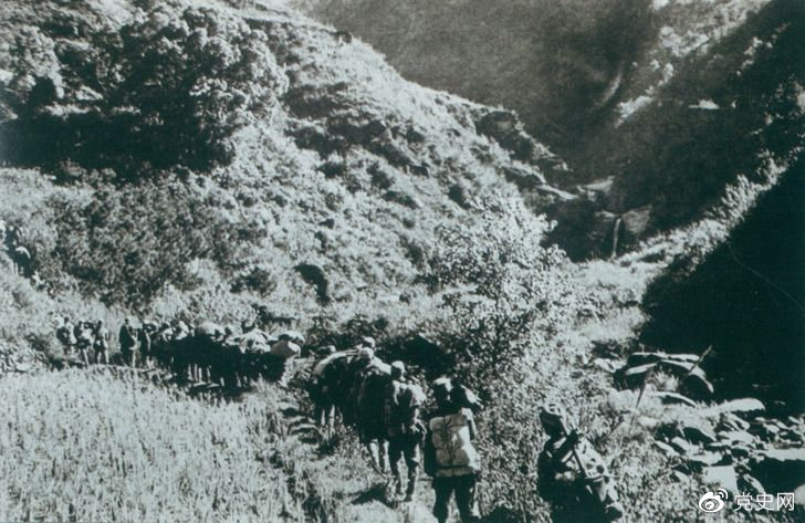 1947年6月，劉鄧大軍強渡黃河天險，千裡躍進大別山，揭開了中國人民解放軍戰略進攻的序幕。