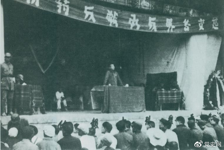 1946年7月26日，朱德在延安各界反對內戰動員大會上發表講話，號召全國人民團結起來，打退國民黨軍對解放區的進攻。