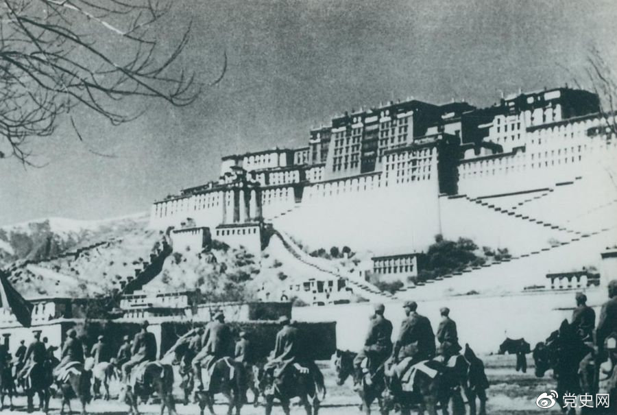 1951年10月26日，人民解放軍進藏部隊進駐拉薩。