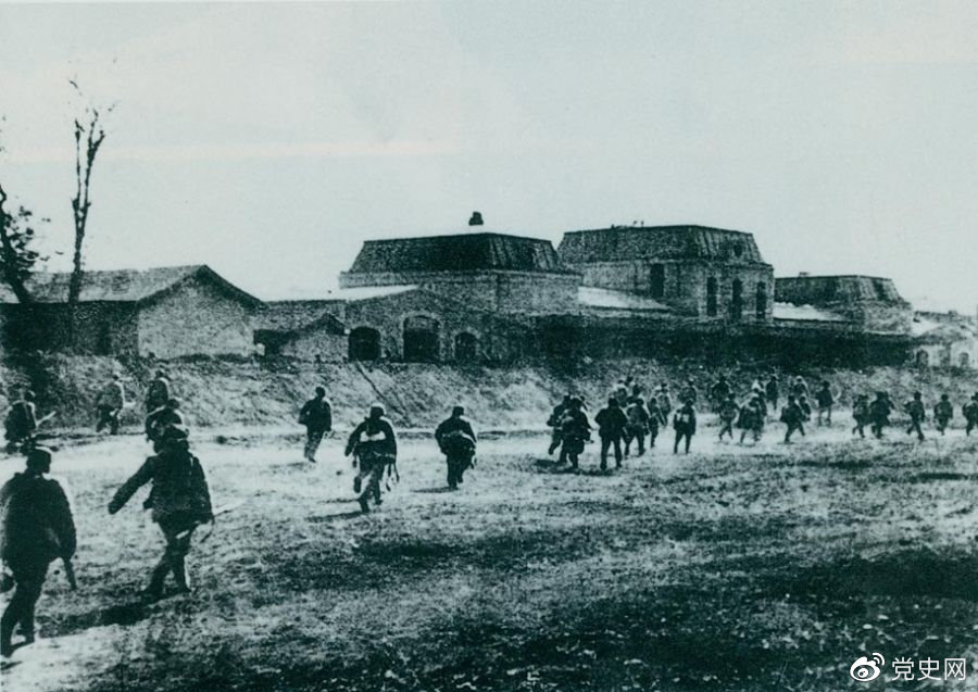 1947年11月，晉察冀野戰軍攻克國民黨在華北的戰略據點石家庄，殲敵2萬余人，開創了人民解放軍奪取大城市的先例。從此，晉察冀和晉冀魯豫解放區聯成一片。 