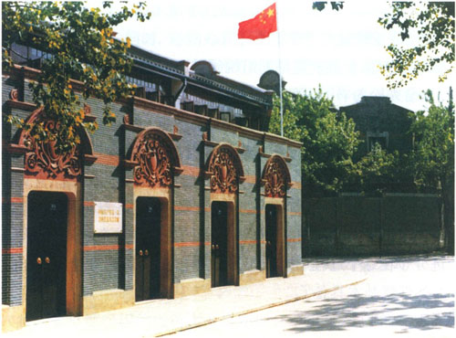 1921年7月23日，中国共产党第一次全国代表大会在上海法租界望志路106号（今兴业路76号）开幕。最后一天的会议转移到浙江嘉兴南湖的游船上举行。参加大会的代表有：上海的李达、李汉俊，北京的张国焘、刘仁静，长沙的毛泽东、何叔衡，武汉的董必武、陈潭秋，济南的王尽美、邓恩铭，广州的陈公博，旅日的周佛海；包惠僧受陈独秀派遣，出席了大会。他们代表全国50多名党员。共产国际代表马林和尼克尔斯基出席了大会。陈独秀和李大钊因事务繁忙未出席大会。大会确定党的名称为“中国共产党”，通过中国共产党的第一个纲领和决议。大会选举产生中央局，陈独秀为中央局书记。党的一大宣告中国共产党正式成立。中国共产党的成立，是近代中国历史发展的必然产物，是中国人民在救亡图存斗争中顽强求索的必然产物，是实现中华民族伟大复兴的必然产物。中国共产党作为中国最先进的阶级——工人阶级的政党，不仅代表着工人阶级的利益，而且代表着整个中国人民和中华民族的利益。它从一开始就坚持以马克思主义为行动指南，始终把为中国人民谋幸福、为中华民族谋复兴作为初心和使命。中国共产党的成立，是中华民族发展史上开天辟地的大事变，具有伟大而深远的意义。中国共产党的成立，充分展现了开天辟地、敢为人先的首创精神，坚定理想、百折不挠的奋斗精神，立党为公、忠诚为民的奉献精神。这是中国革命精神之源、精神之基、精神之本。1941年6月，《中央关于中国共产党诞生二十周年、抗战四周年纪念指示》将7月1日作为中国共产党成立纪念日。