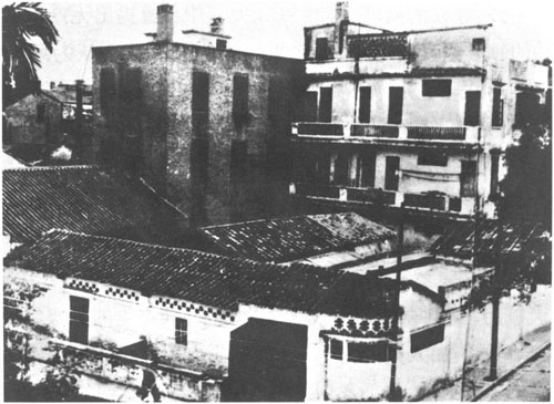1923年6月12日至20日，中国共产党第三次全国代表大会在广州举行。出席大会的代表30多人，代表全国420名党员。大会决定共产党员以个人身份加入国民党，以实现国共合作。大会规定共产党员加入国民党时，党必须在政治上、思想上、组织上保持自己的独立性。大会选举产生中央执行委员会，中央执行委员会选举组成中央局，陈独秀为委员长。大会以后，国共合作步伐大大加快。共产党的各级组织动员党员和革命青年加入国民党，在全国范围内积极推进国民革命运动。