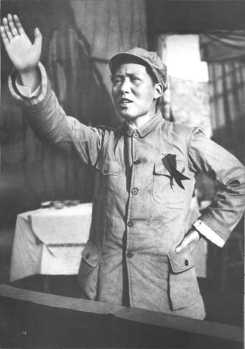 毛澤東在抗大成立三周年紀念大會上講話。（1939年）