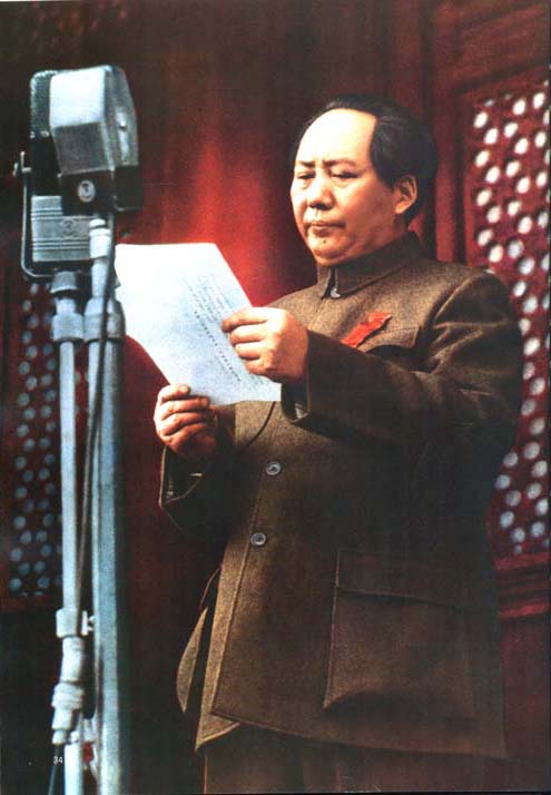 毛泽东庄严宣告中华人民共和国成立。（1949年10月1日）