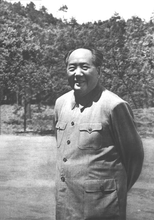 毛泽东重上井冈山。（1965年）
