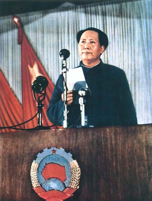 毛澤東在中國人民政治協商會議第一屆全體會議上致開幕詞。（1949年）