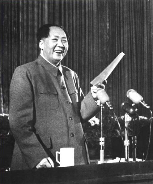 毛澤東在中國共產黨全國代表會議上致開幕詞。（1955年）