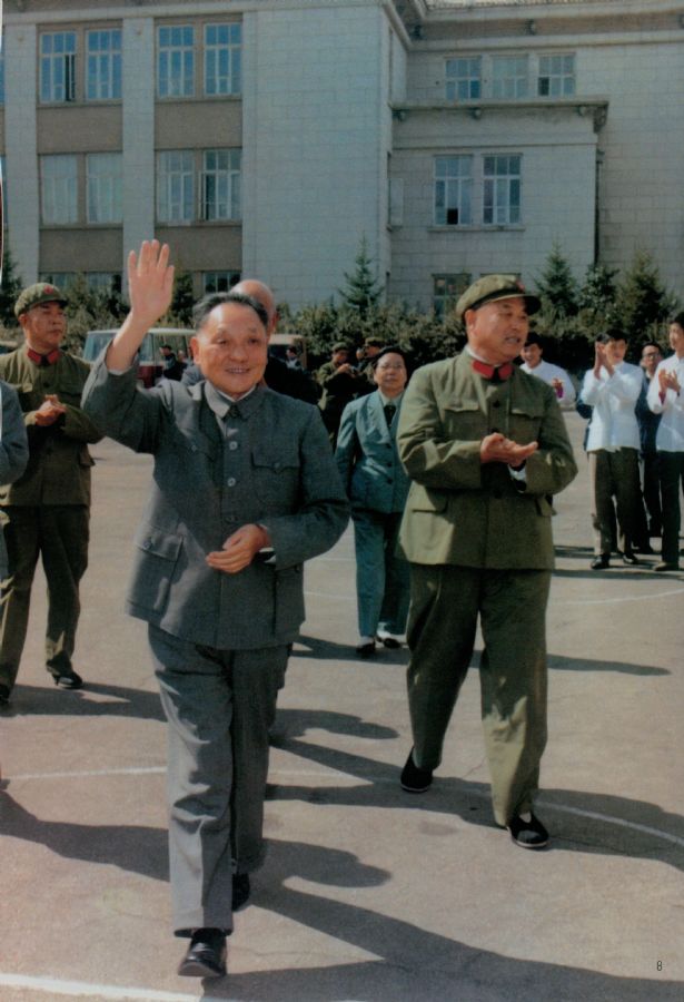 邓小平视察东北三省，多次发表重要讲话。（1978年）