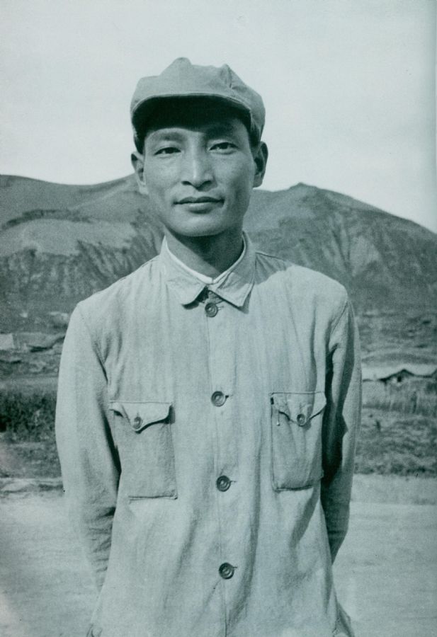 抗日战争时期，陈云在延安。