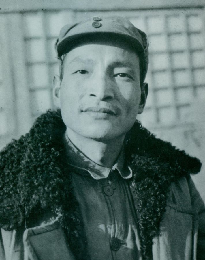 抗日战争时期，陈云在延安。