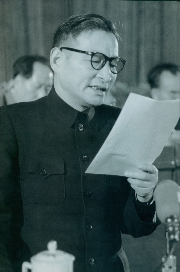 1955年3月21日，陈云在中国共产党全国代表会议上作关于发展国民经济第一个五年计划的报告。
