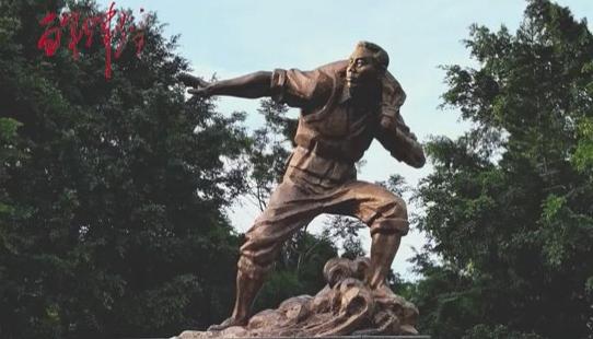英雄战士李向群 