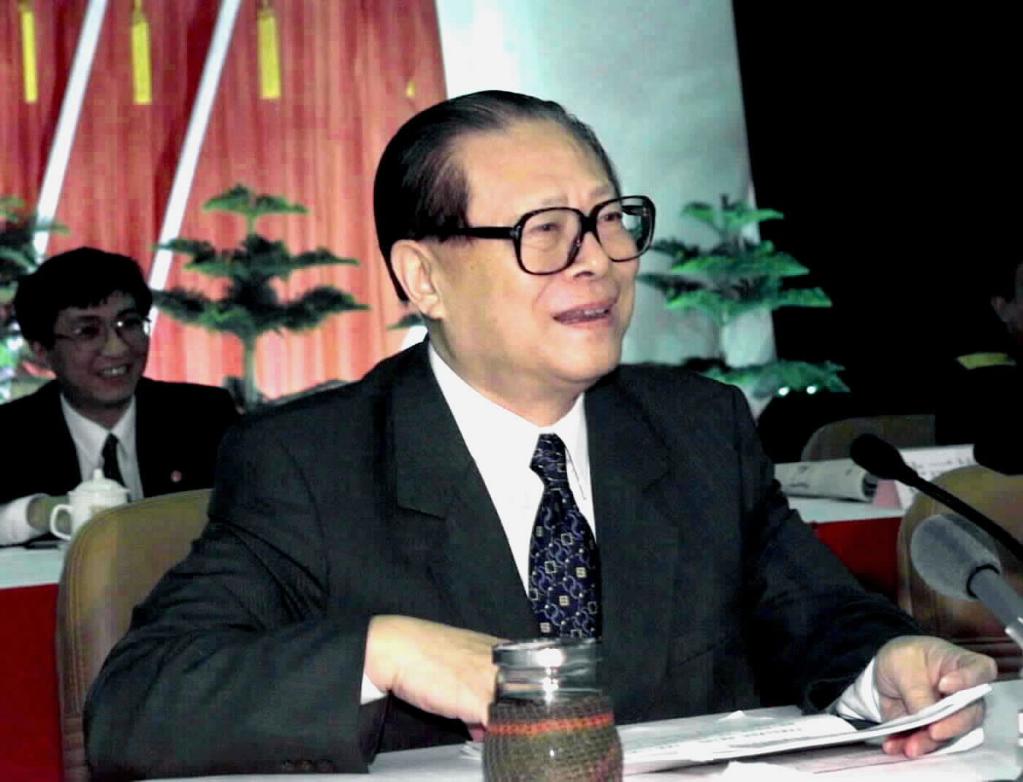 2000年2月20日，江泽民同志在广东省高州市领导干部“三讲”教育会议上发表重要讲话。在这次广东考察中，江泽民同志提出，我们党总是代表着中国先进生产力的发展要求，代表着中国先进文化的前进方向，代表着中国最广大人民的根本利益。